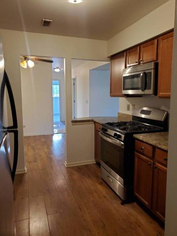 833 Village Quarter Road G4, West Dundee, IL 60118