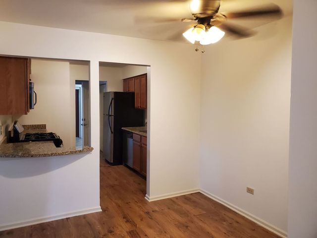 833 Village Quarter Road G4, West Dundee, IL 60118