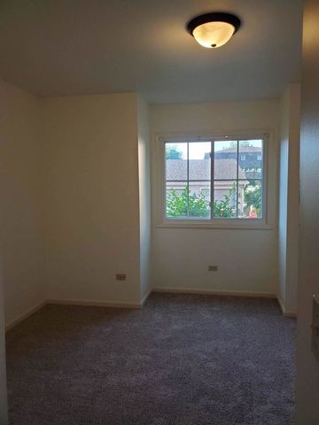 833 Village Quarter Road G4, West Dundee, IL 60118