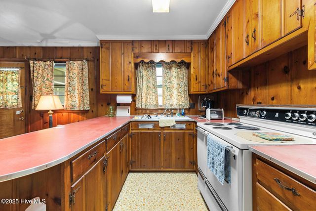 2402 Carey Road, Kinston, NC 28504