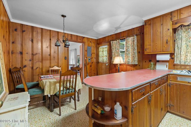 2402 Carey Road, Kinston, NC 28504