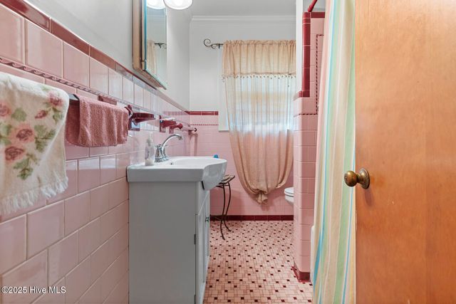 2402 Carey Road, Kinston, NC 28504