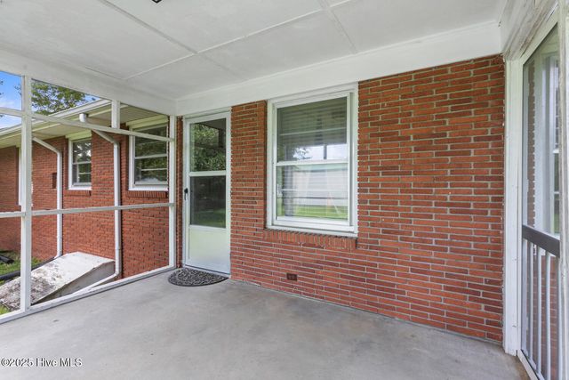 2402 Carey Road, Kinston, NC 28504