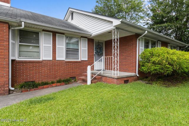 2402 Carey Road, Kinston, NC 28504