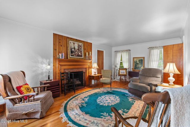 2402 Carey Road, Kinston, NC 28504