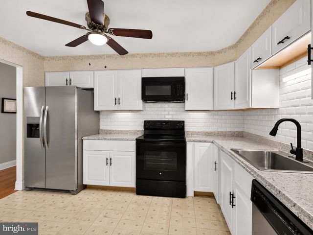 6 ERBITEA LN, New Castle, DE 19720