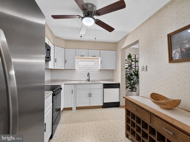 6 ERBITEA LN, New Castle, DE 19720