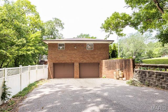 1299 Pin Oak Lane, Caseyville, IL 62232