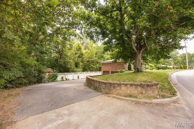 1299 Pin Oak Lane, Caseyville, IL 62232