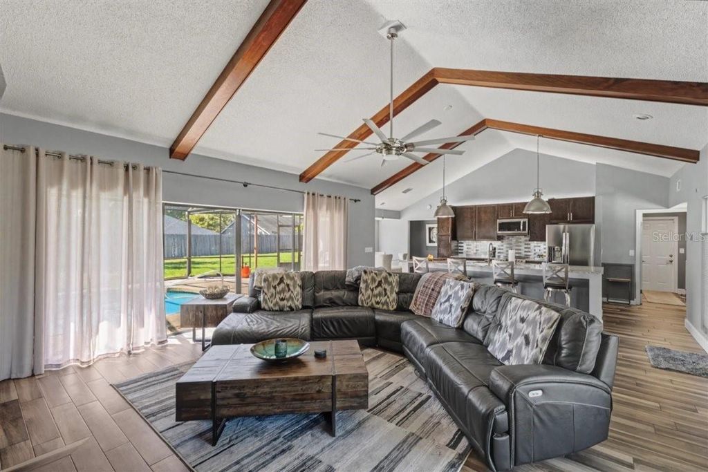 Image 11 of property listing at 1148 LAKE FRANCIS DRIVE, Apopka, FL 32712