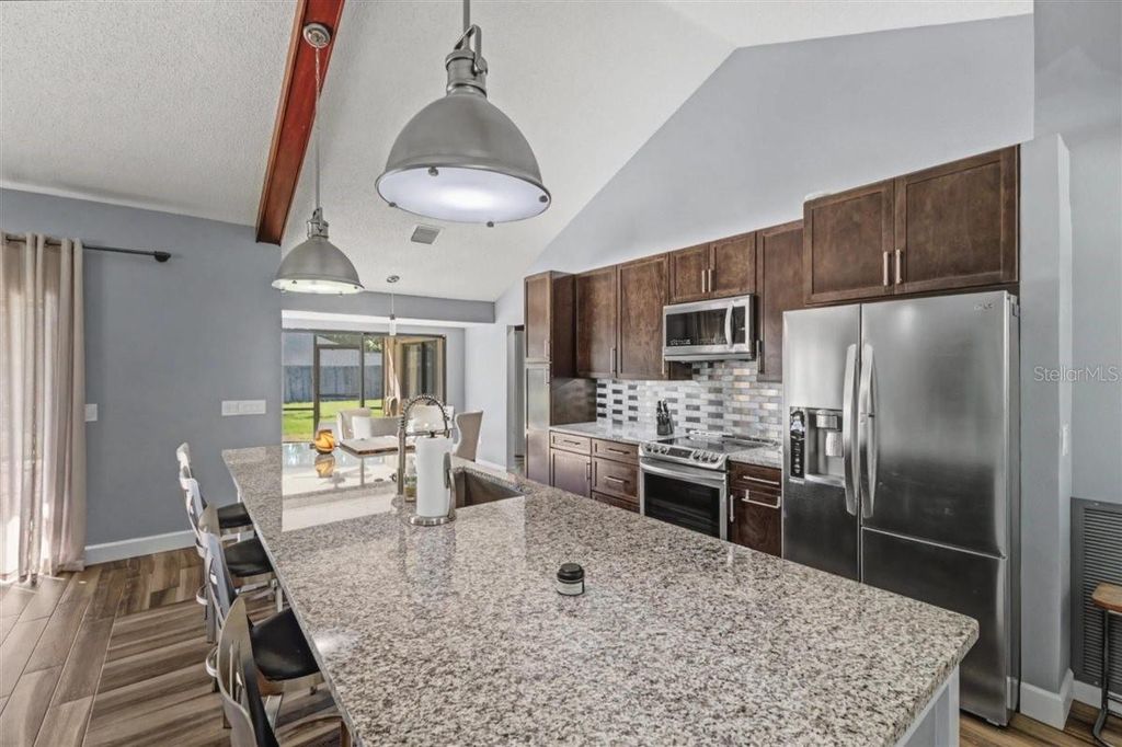 Image 14 of property listing at 1148 LAKE FRANCIS DRIVE, Apopka, FL 32712