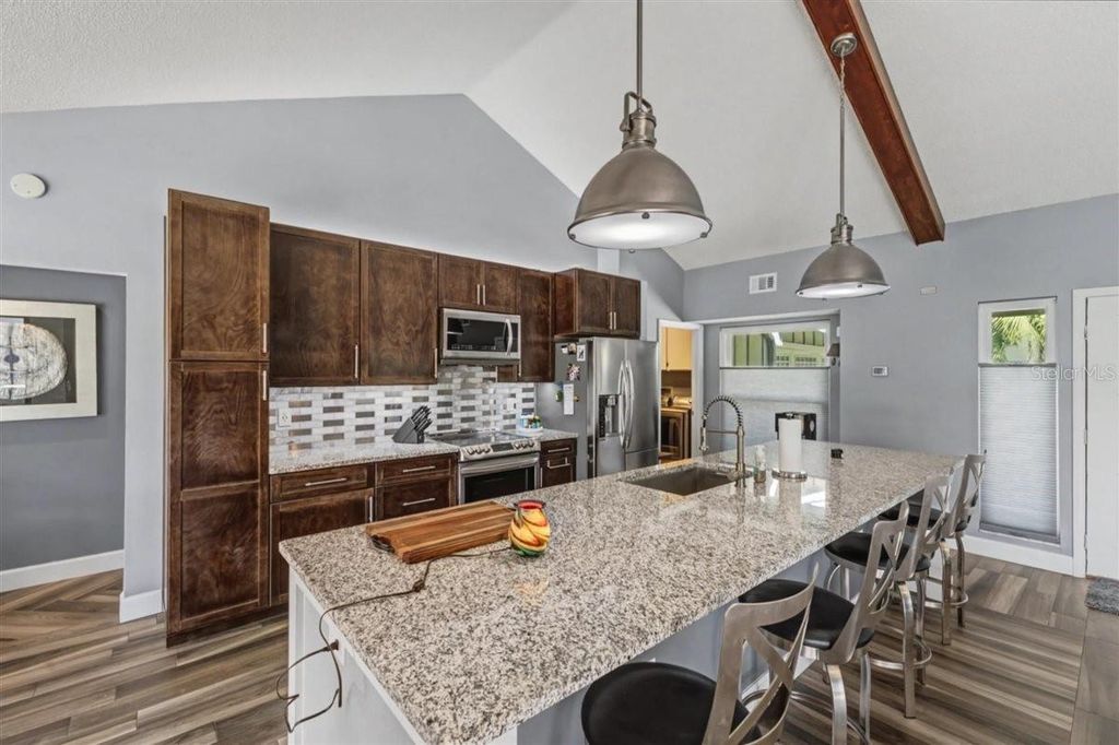 Image 15 of property listing at 1148 LAKE FRANCIS DRIVE, Apopka, FL 32712