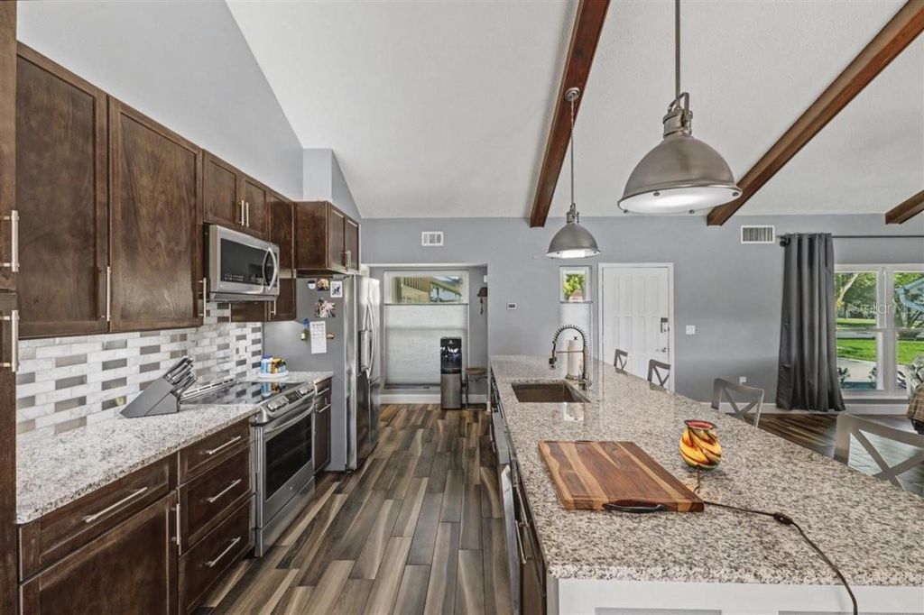 Image 16 of property listing at 1148 LAKE FRANCIS DRIVE, Apopka, FL 32712