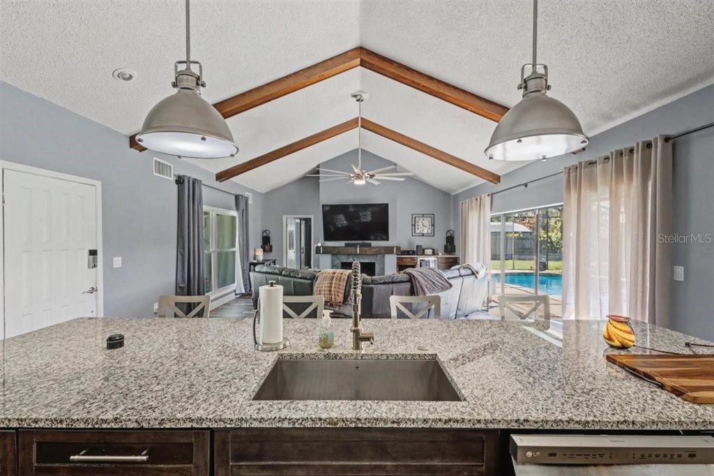 Image 17 of property listing at 1148 LAKE FRANCIS DRIVE, Apopka, FL 32712