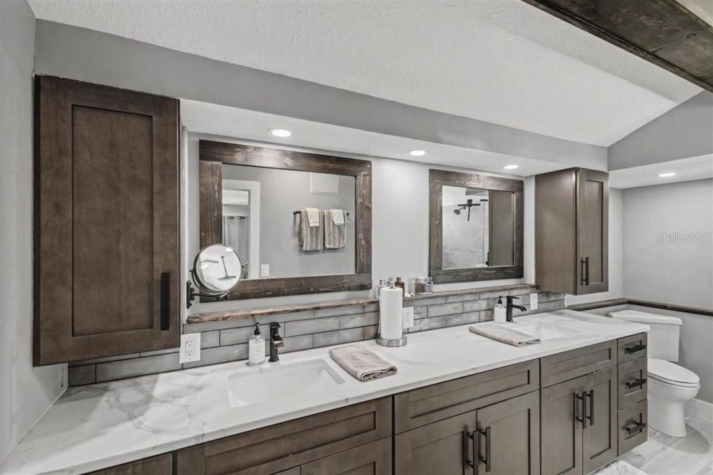 Image 24 of property listing at 1148 LAKE FRANCIS DRIVE, Apopka, FL 32712