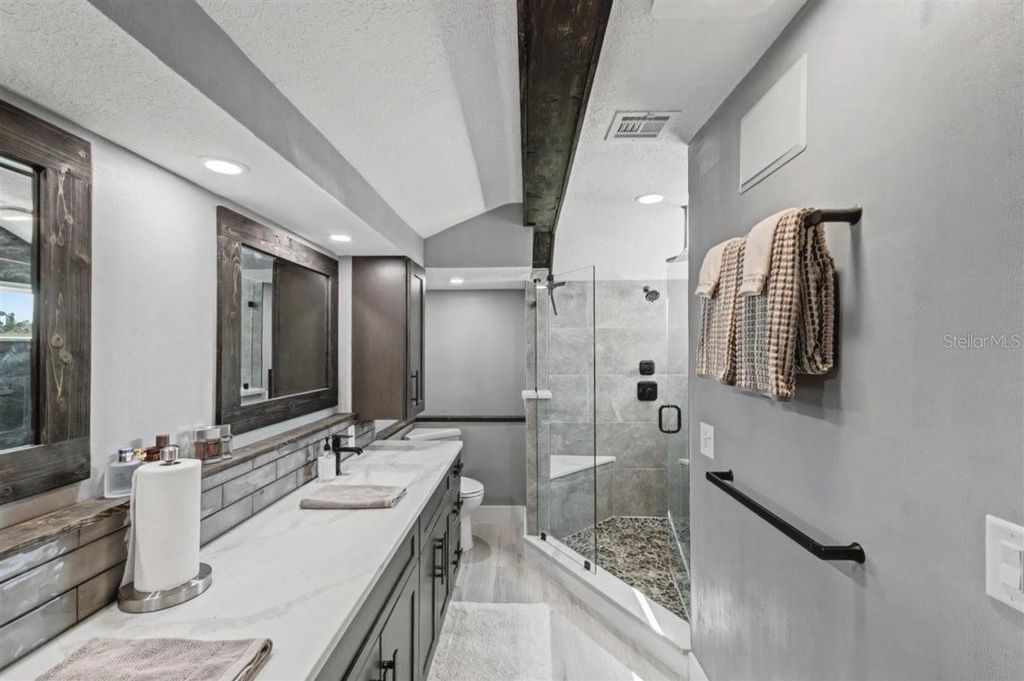 Image 25 of property listing at 1148 LAKE FRANCIS DRIVE, Apopka, FL 32712