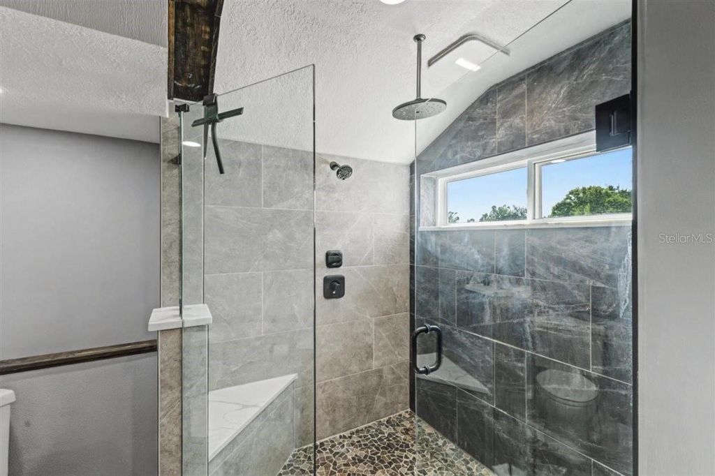 Image 26 of property listing at 1148 LAKE FRANCIS DRIVE, Apopka, FL 32712