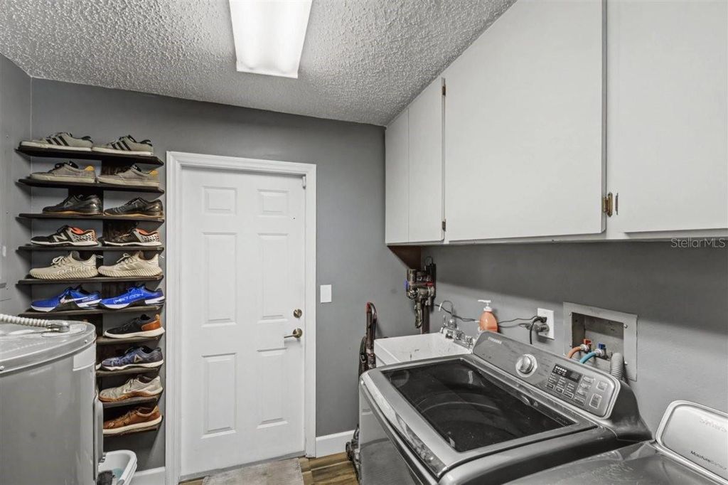 Image 28 of property listing at 1148 LAKE FRANCIS DRIVE, Apopka, FL 32712