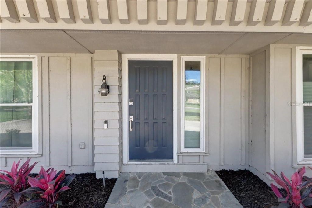 Image 4 of property listing at 1148 LAKE FRANCIS DRIVE, Apopka, FL 32712