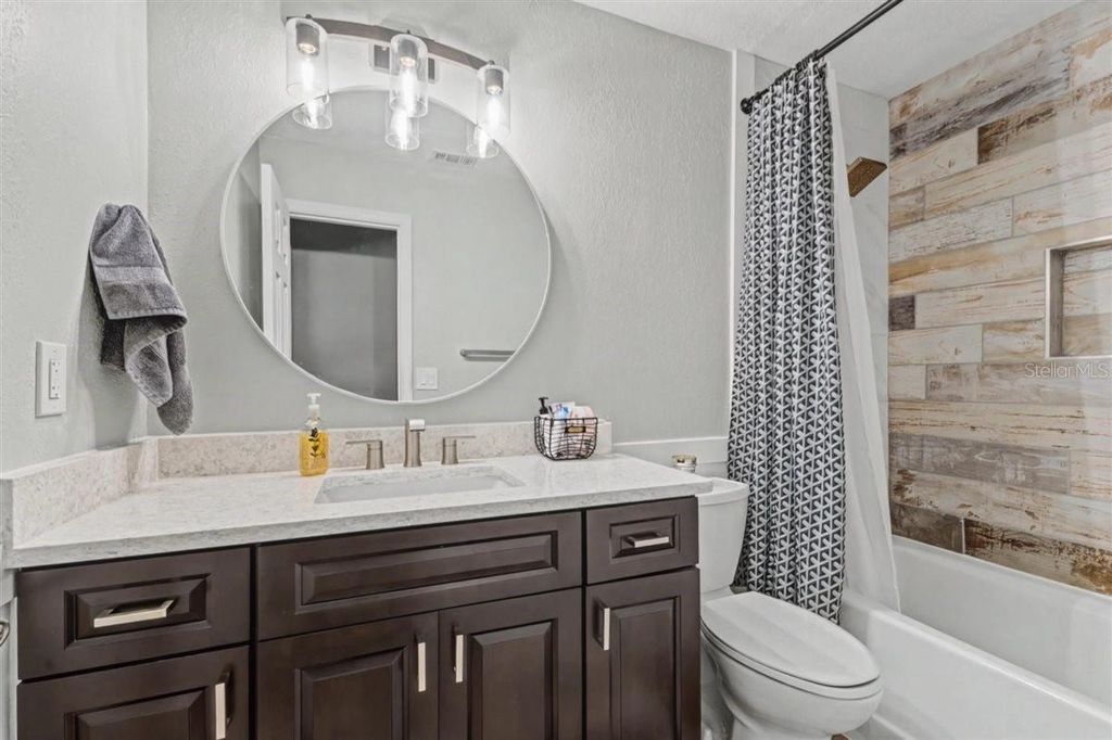 Image 31 of property listing at 1148 LAKE FRANCIS DRIVE, Apopka, FL 32712