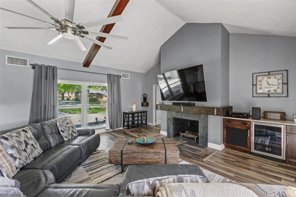 Image 9 of property listing at 1148 LAKE FRANCIS DRIVE, Apopka, FL 32712