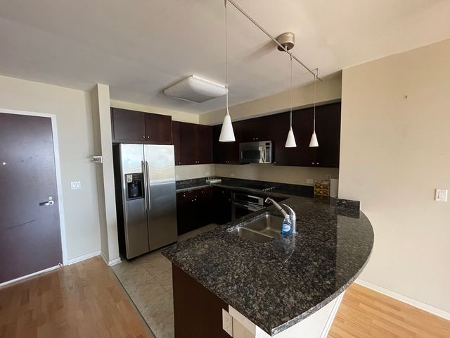 807 DAVIS Street 1410, Evanston, IL 60201