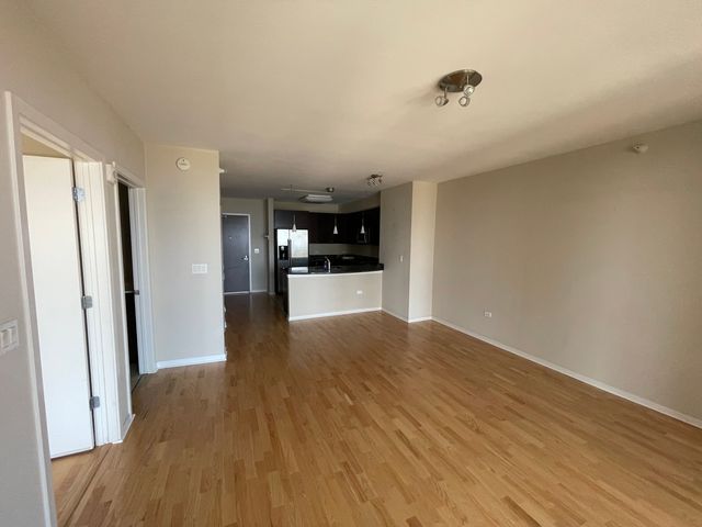 807 DAVIS Street 1410, Evanston, IL 60201