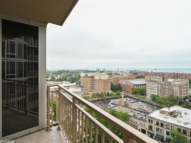 807 DAVIS Street 1410, Evanston, IL 60201