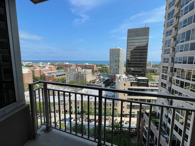 807 DAVIS Street 1410, Evanston, IL 60201