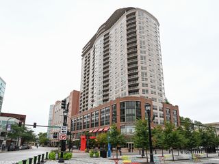 807 DAVIS Street 1410, Evanston, IL 60201
