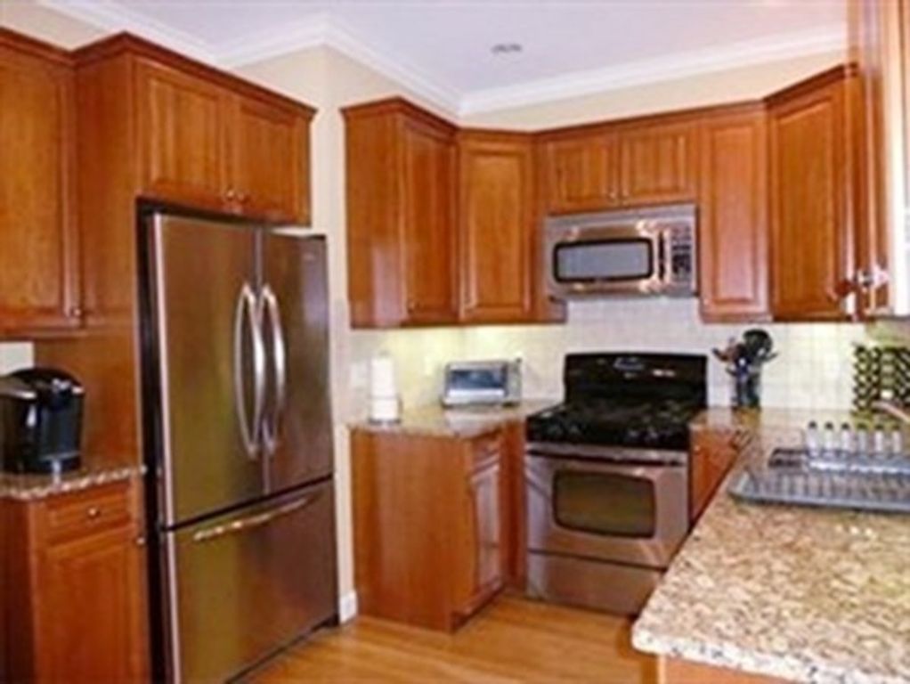 25 Hastings Ave 1, Waltham, MA 02453