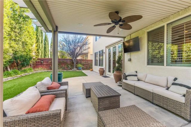 27224 Sterling Grove, Canyon Country, CA 91387