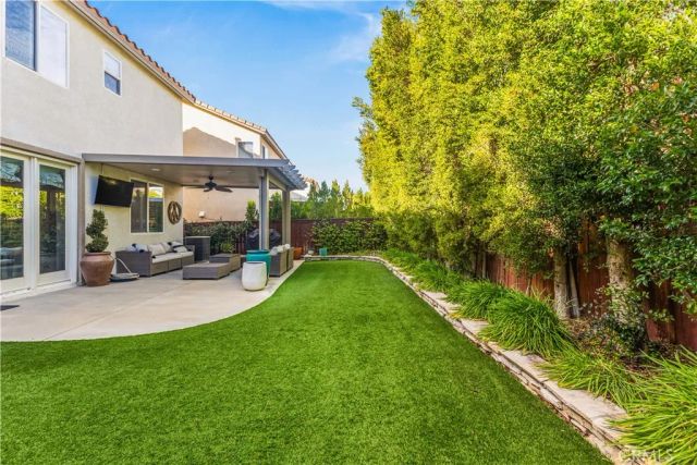 27224 Sterling Grove, Canyon Country, CA 91387