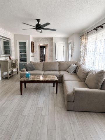 2400 S LAUREL AVENUE, Sanford, FL 32771