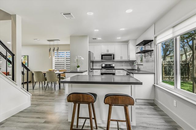 8901 Ampezo TRL, Austin, TX 78749