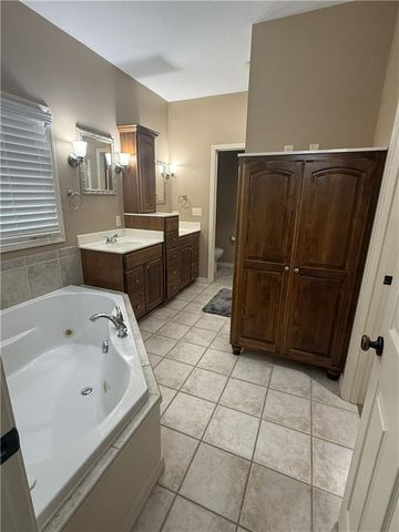 707 Deer Trail Street, Parsons, KS 67357