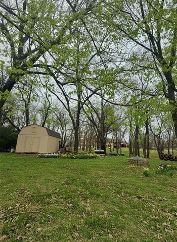 707 Deer Trail Street, Parsons, KS 67357