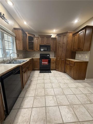 707 Deer Trail Street, Parsons, KS 67357