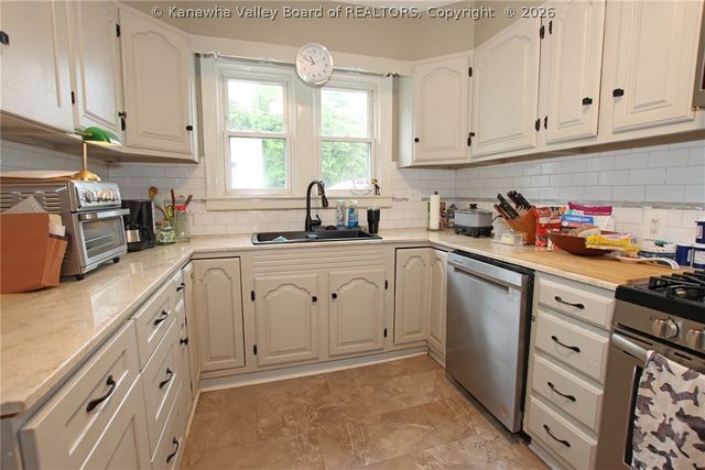 1005 Tinder Avenue, Charleston, WV 25302