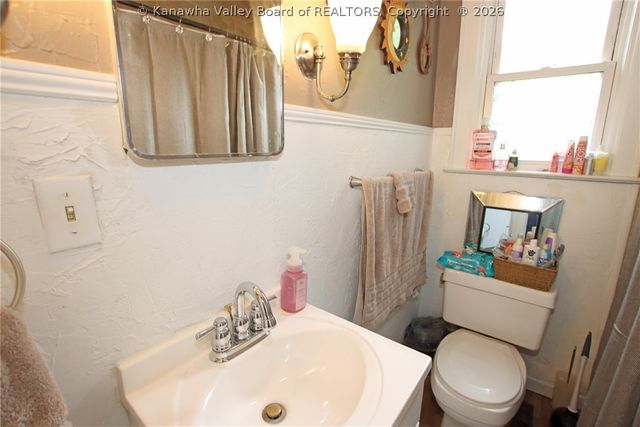 1005 Tinder Avenue, Charleston, WV 25302