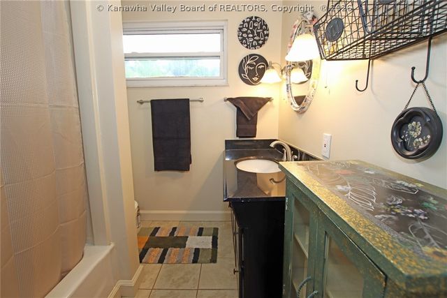 1005 Tinder Avenue, Charleston, WV 25302