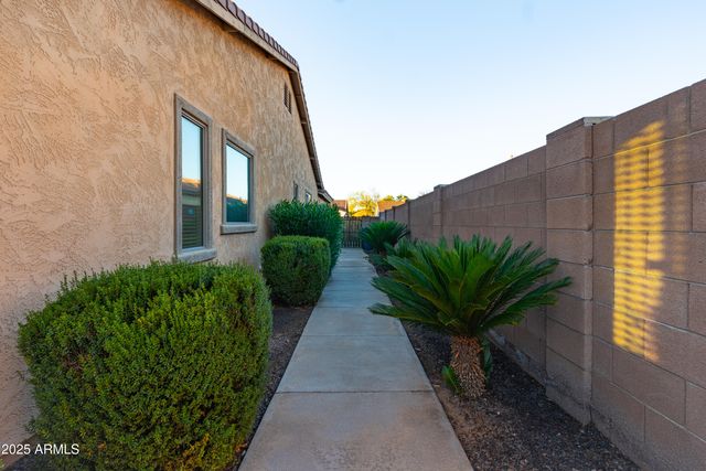 453 W LANTANA Place, Chandler, AZ 85248