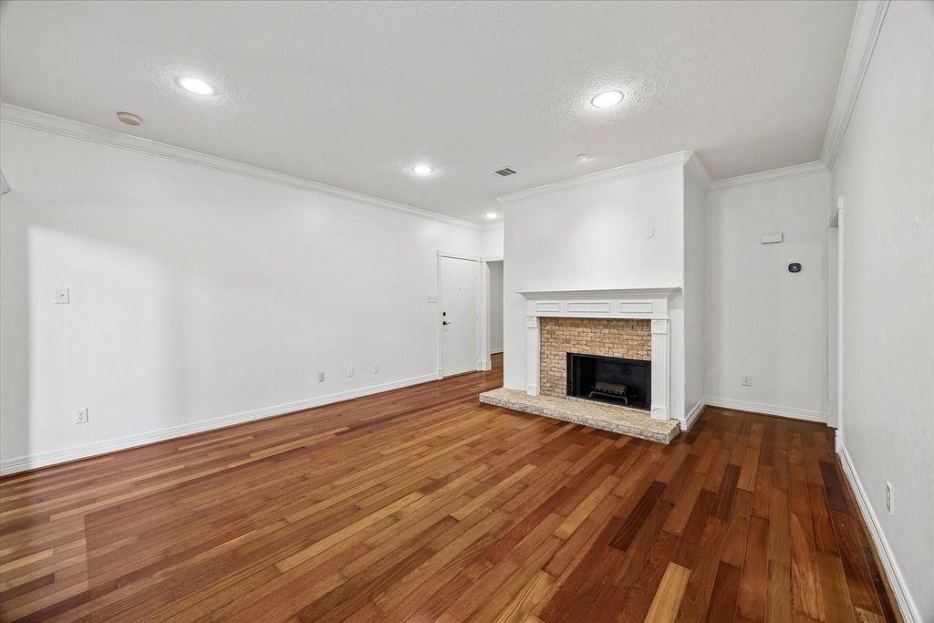 11711 Memorial Drive 515, Houston, TX 77024