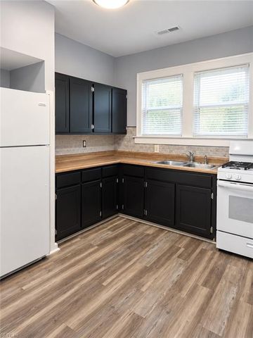 37 Sycamore AVE, Newport News, VA 23605