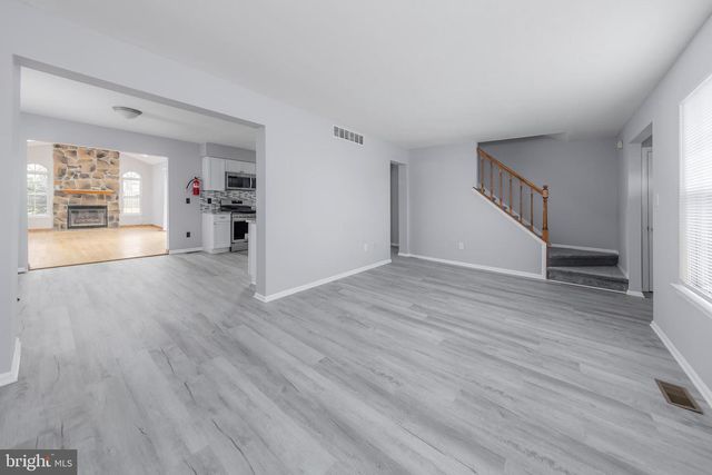 13 BREARLY DR, Sicklerville, NJ 08081