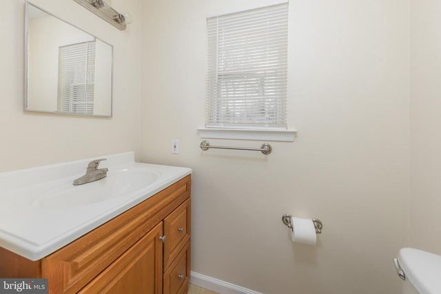 13 BREARLY DR, Sicklerville, NJ 08081
