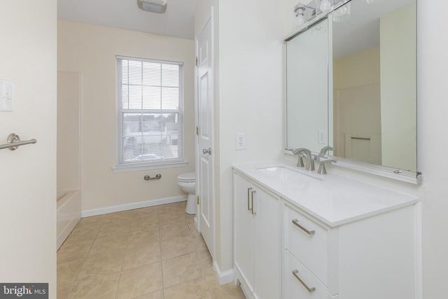 13 BREARLY DR, Sicklerville, NJ 08081