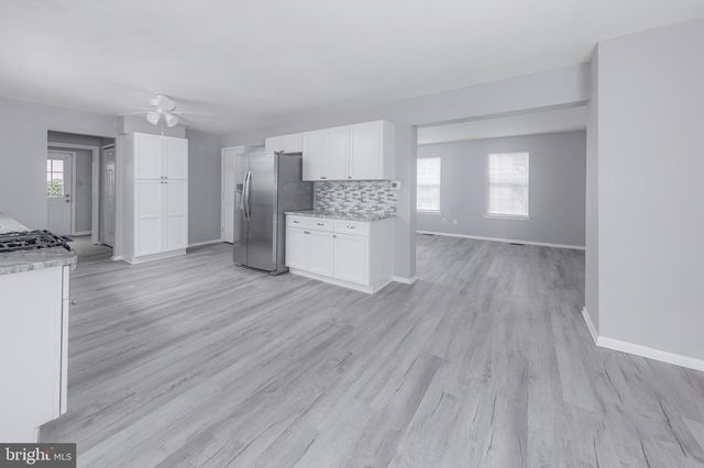 13 BREARLY DR, Sicklerville, NJ 08081