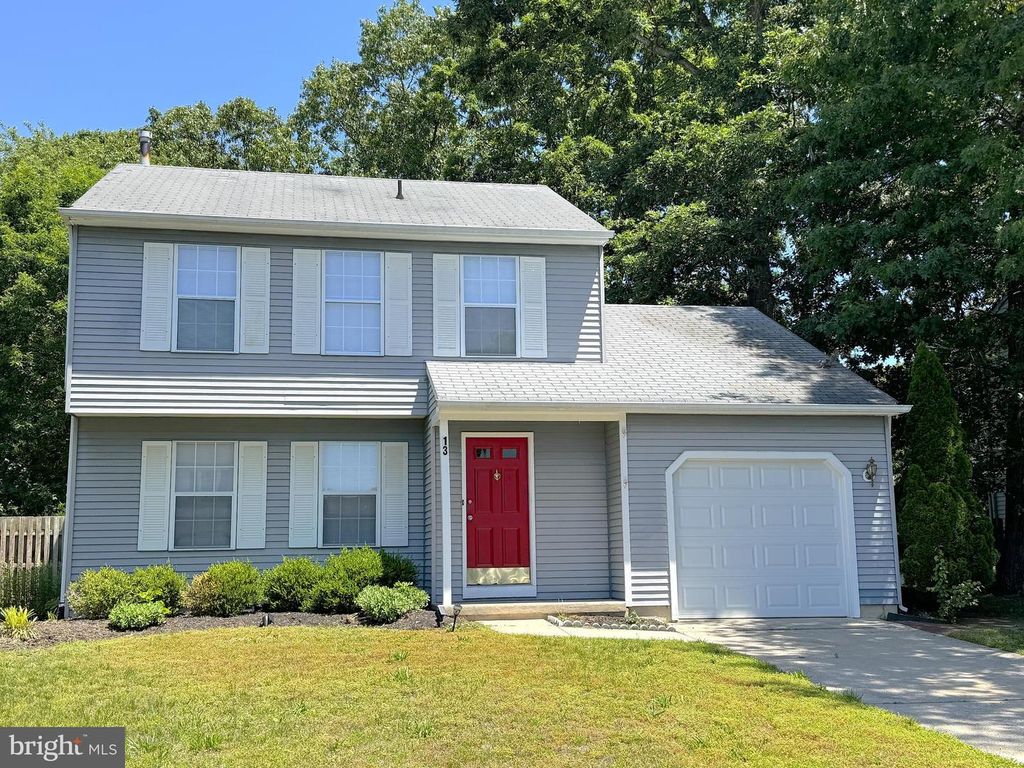13 BREARLY DR, Sicklerville, NJ 08081
