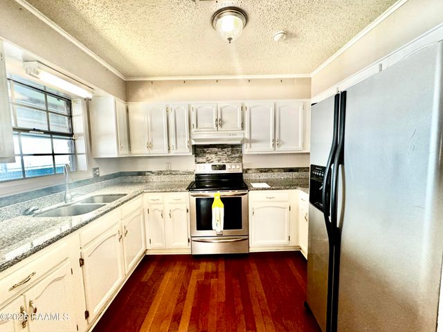 325 Avenue Of The Acadians, Opelousas, LA 70570